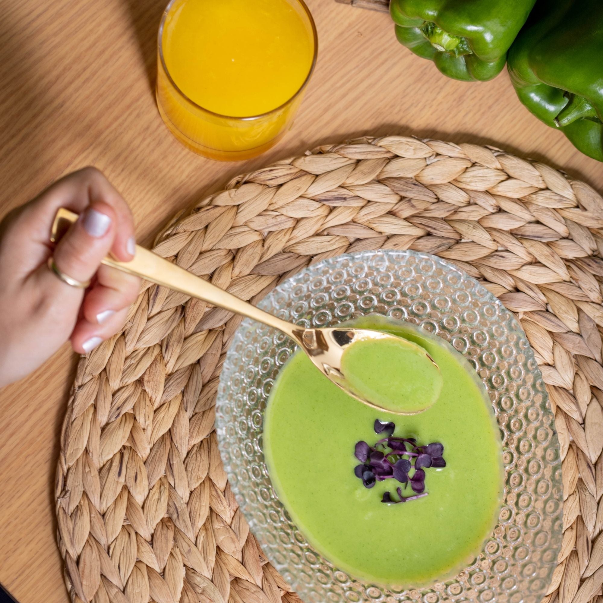 Crema de calabacín y guisantes