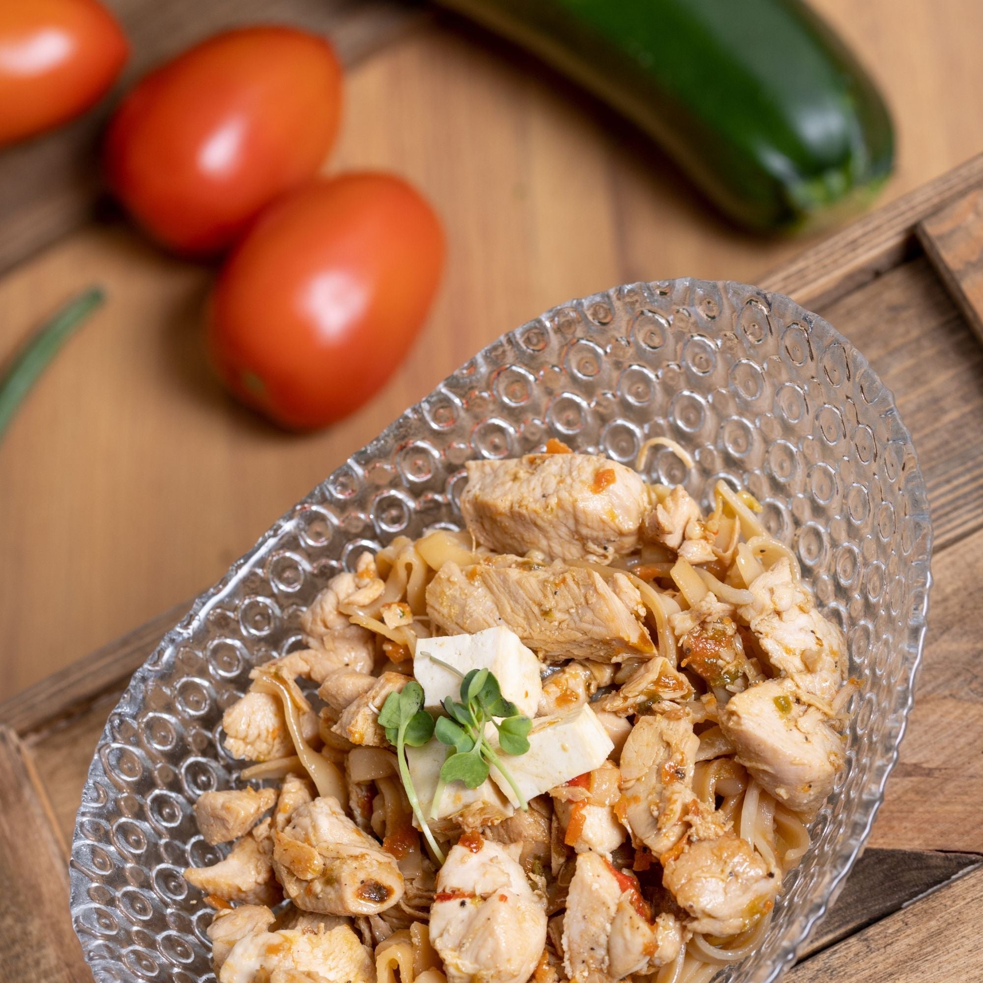 Pad Tahi con pollo y tofu
