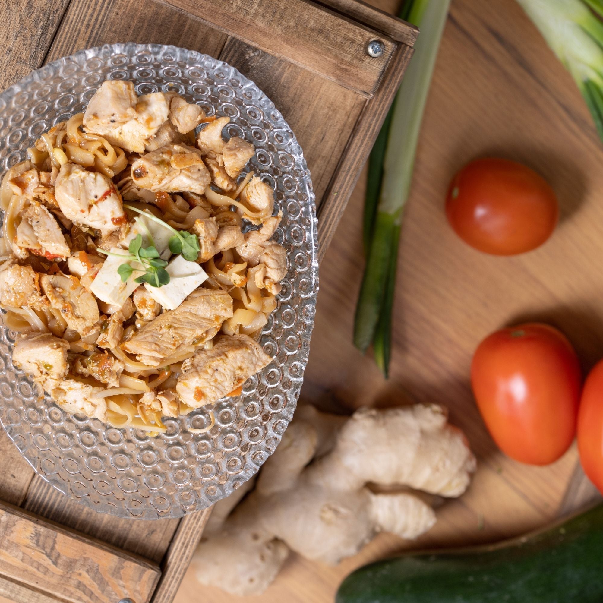 Pad Tahi con pollo y tofu